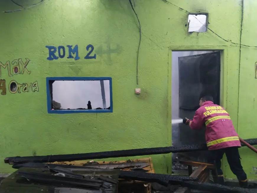 Warung Kopi Karaoke di Tulungagung Ludes Terbakar, Api Diduga Berasal dari Sampah