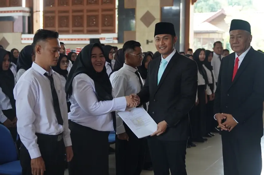 Bupati Tuban Serahkan SK PPPK Tahap 2 kepada 195 Aparatur