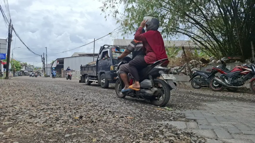 Proyek Jalan Brotonegoro Gresik Terkesan Mangkrak dan Dikeluhkan Warga, Begini Kata Dinas PUTR