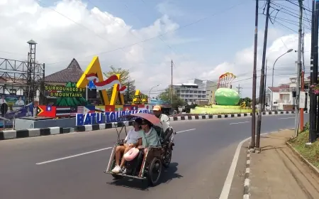 Cat Patung Apel di Jalan Sultan Agung Mengelupas, Warga Ragukan Kualitas