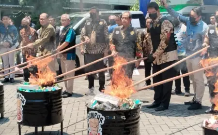 Menkeu Purbaya Ultimatum Rokok Ilegal di Surabaya: "Bayar Pajak atau Saya Sikat"
