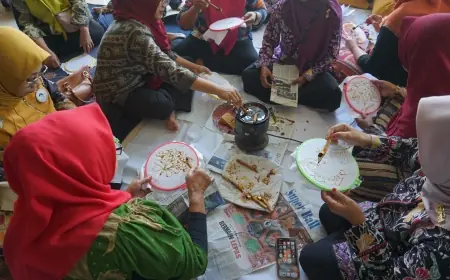 Hari Batik Nasional 2025: Masyarakat Antusias Mengenal Batik Khas Giri di Hotel Aston Gresik