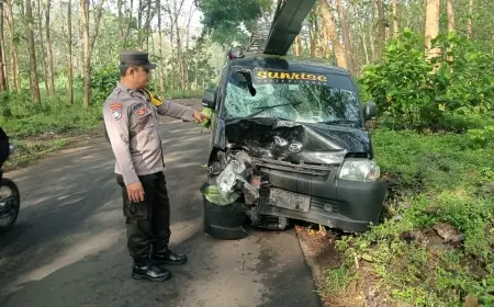 Adu Banteng Pikap dan Motor di Blitar, Satu Orang Terluka