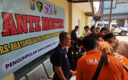 Posko Ante Mortem RS Bhayangkara Mulai Dipadati Keluarga Korban Ponpes Al-Khoziny