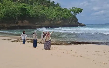 Pantai Jung Pakis di Selatan Tulungagung: Cantik tapi Menjangkaunya Penuh Tantangan