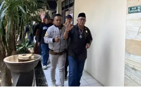 Sajadah Dibakar, Yai Mim Laporkan Dugaan Penistaan Agama ke Polisi
