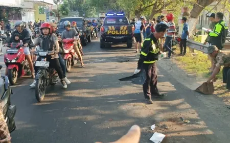 Pemotor Meregang Nyawa Usai Tabrakan Dengan Truk Tronton di Cukir Jombang