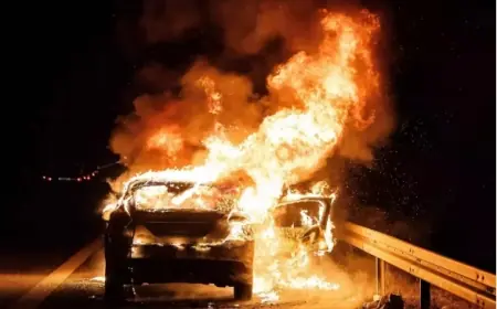 Mobil Terbakar di Depan Rumah Gubernur Jatim, Warga Margorejo Panik