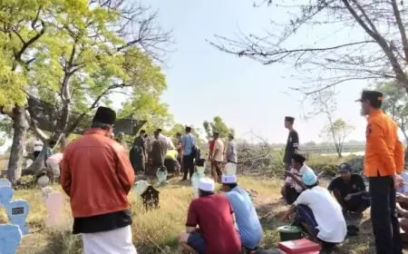 Santri Gresik Korban Tragedi Ponpes Al-Khoziny Dimakamkan di Lamongan