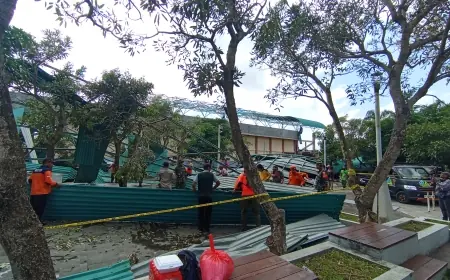 Nilai Kerugian Atap Roboh di Stadion Gelora Penataran yang Diterjang Angin Kencang Ditaksir Mencapai Rp2 Miliar
