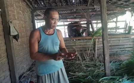 Luput dari Bantuan, Kakek Sukirno di Nganjuk Hidup di Rumah Reyot Bersama Istri