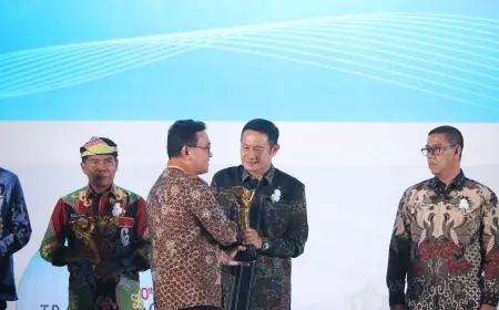 Bupati Lamongan  Raih Penghargaan Primaniyarta 2025, Dukung Kinerja Ekspor Daerah