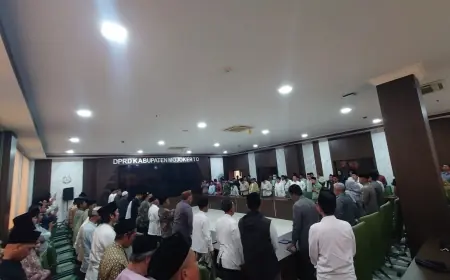 Ratusan Santri di Mojokerto Geruduk DPRD, Bawa Tujuh Tuntutan