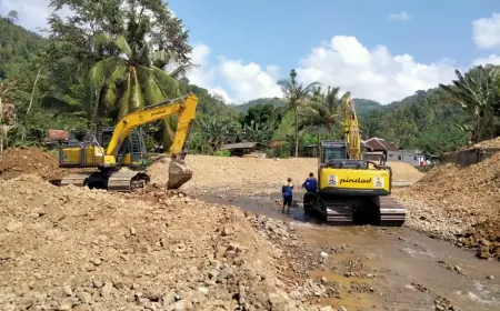 Antisipasi Banjir Tahunan, BBWS Bersama BPBD dan Warga Bangun Tanggul di Sungai Tundo Malang