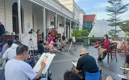 Seniman Surabaya Rayakan Hari Kebudayaan Nasional dengan Melukis On The Spot