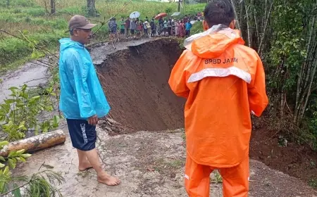 Akses Roda Empat di Srigading Lawang Malang Terputus Akibat Longsor