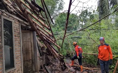 Angin Kencang Terjang Binakal dan Curahdami Bondowoso, Puluhan Rumah Rusak