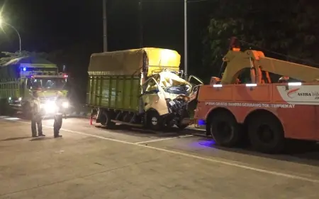 Kecelakaan Truk di Tol Jomo, Dua Orang Patah Kaki