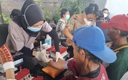 Petugas Pengelola Sampah di Gresik Antusias Ikuti PKG, Cegah Tetanus dan Hepatitis