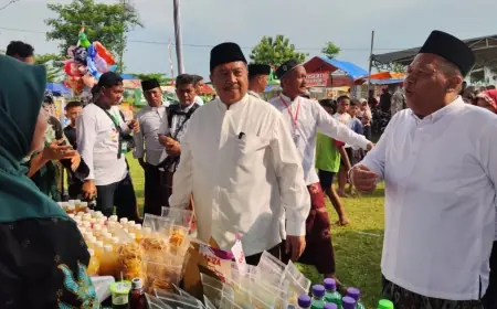 Bupati Warsubi Sebut Gelar UMKM dan Sedekah Bumi Perkuat Perekonomian Warga Perak Jombang