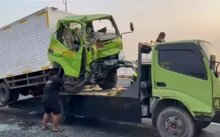 Pecah Ban di Jembatan Suramadu, Dua Truk Tabrakan dan Sopir Terjepit Kabin