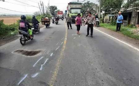 Adu Banteng, Pengendara Motor di Gresik Tewas Tertabrak Truk Tronton