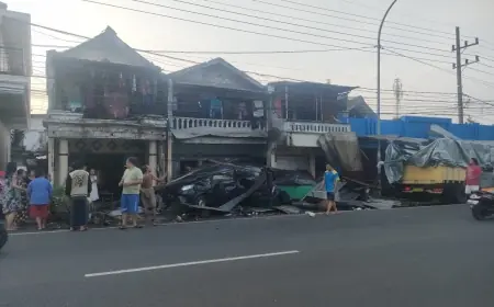 Sopir Mengantuk, Truk Seruduk 4 Rumah di Kota Batu