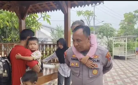 Tangan Tulus Polisi Lamongan Antarkan Harapan Keluarga Terlantar Pulang ke Medan