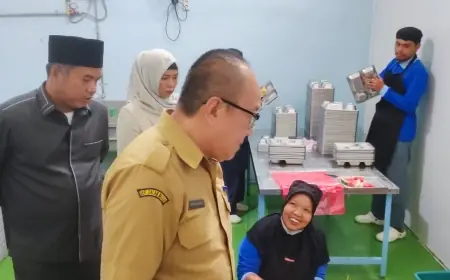 Tinjau SPPG Lawang, DPRD dan Dinkes Kabupaten Malang Pastikan Makanan Bergizi Aman Bagi Anak Sekolah