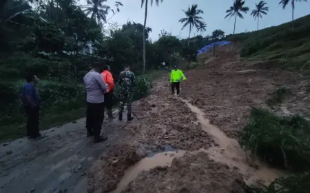 Longsor Tutup Akses Jalan Tulungagung-Trenggalek Via Pagerwojo