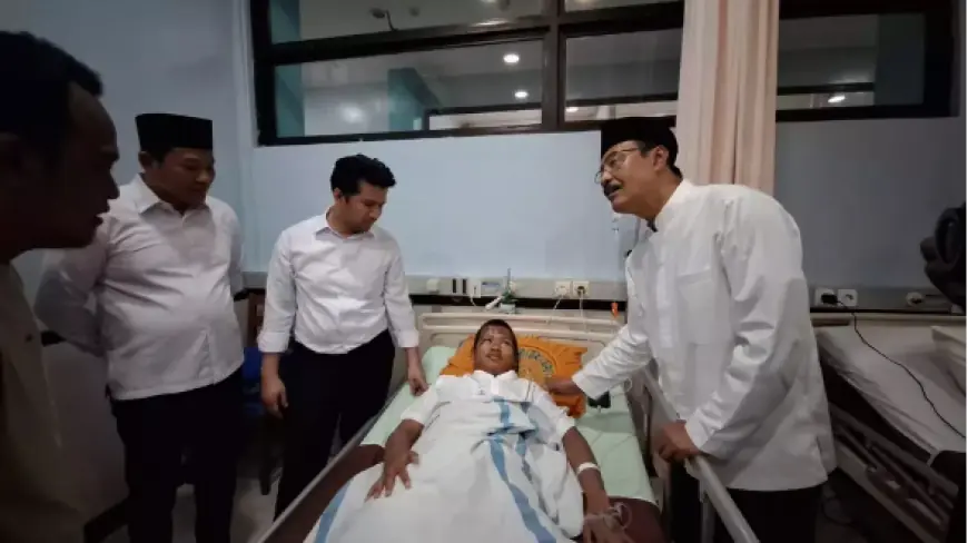 Mensos Gus Ipul Jenguk Korban Tragedi Ambruknya Musala Ponpes Al-Khoziny