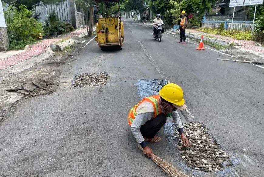 Anggaran DBHCHT untuk Dinas BSBK Bondowoso Direalisasikan untuk Peningkatan Jalan di Sentra Industri Rokok