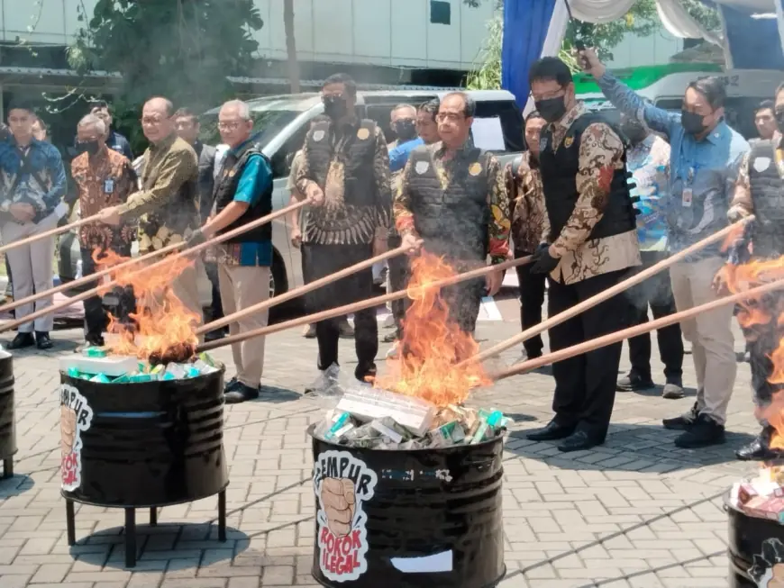 Menkeu Purbaya Ultimatum Rokok Ilegal di Surabaya: "Bayar Pajak atau Saya Sikat"