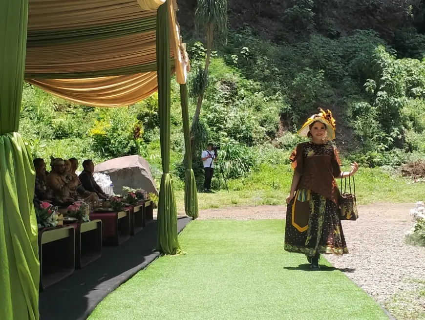 Fashion On The River 2025, Perpaduan Wastra dan Alam di Coban Putri