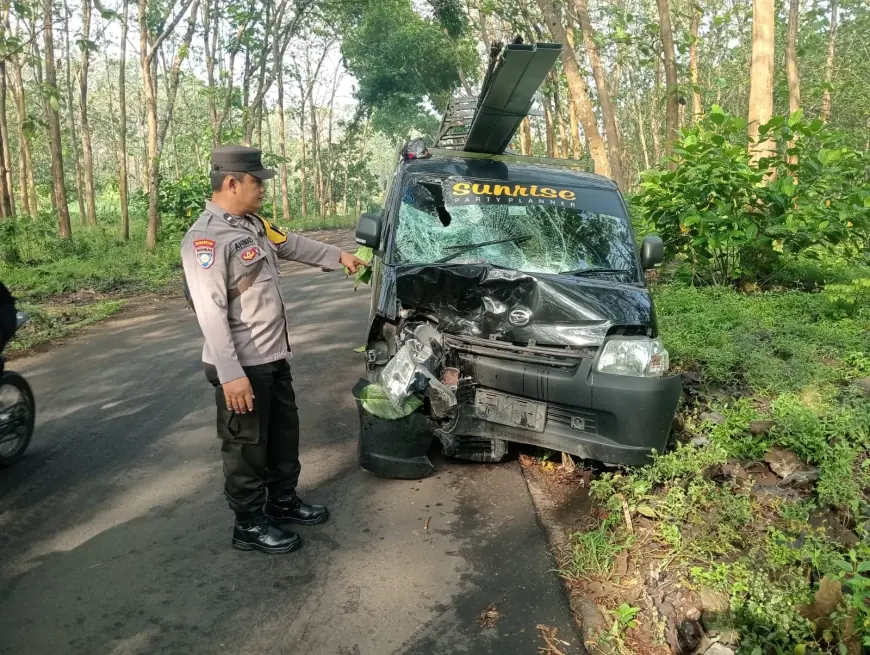 Adu Banteng Pikap dan Motor di Blitar, Satu Orang Terluka