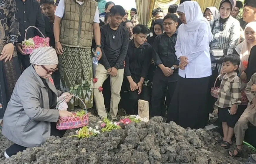 Meninggal Dunia di Rusia, Jenazah Atlet Asal Gresik Gimnastik Dimakamkan