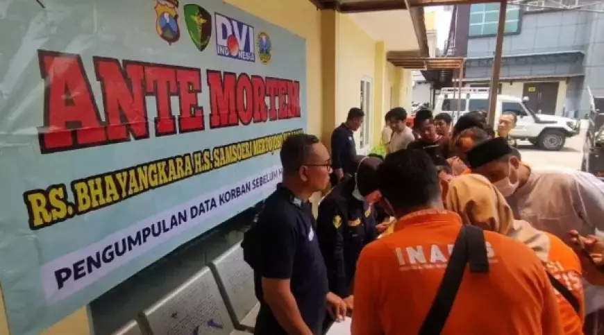 Posko Ante Mortem RS Bhayangkara Mulai Dipadati Keluarga Korban Ponpes Al-Khoziny