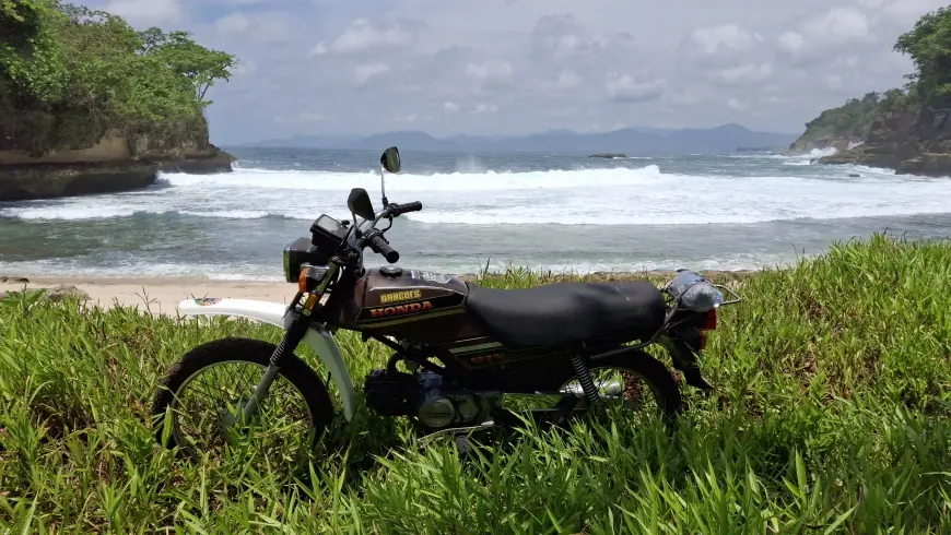 Pantai Jung Pakis di Selatan Tulungagung: Cantik tapi Menjangkaunya Penuh Tantangan