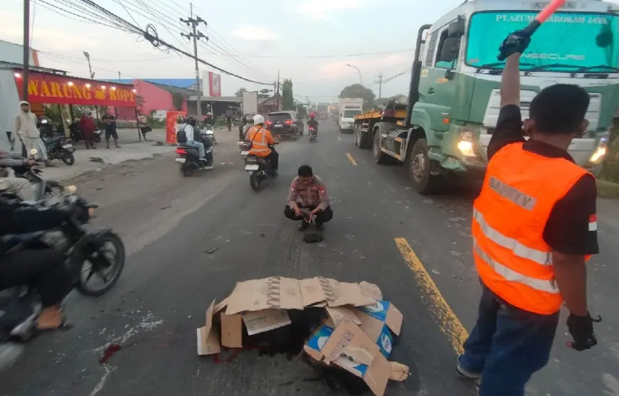 Pengendara Motor Tewas Terlindas Truk di Gresik, Sopir Melarikan Diri