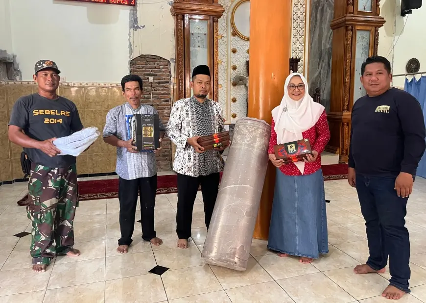 Wakil Rakyat Salurkan Bantuan Peralatan Ibadah ke Musala dan Masjid di Jombang