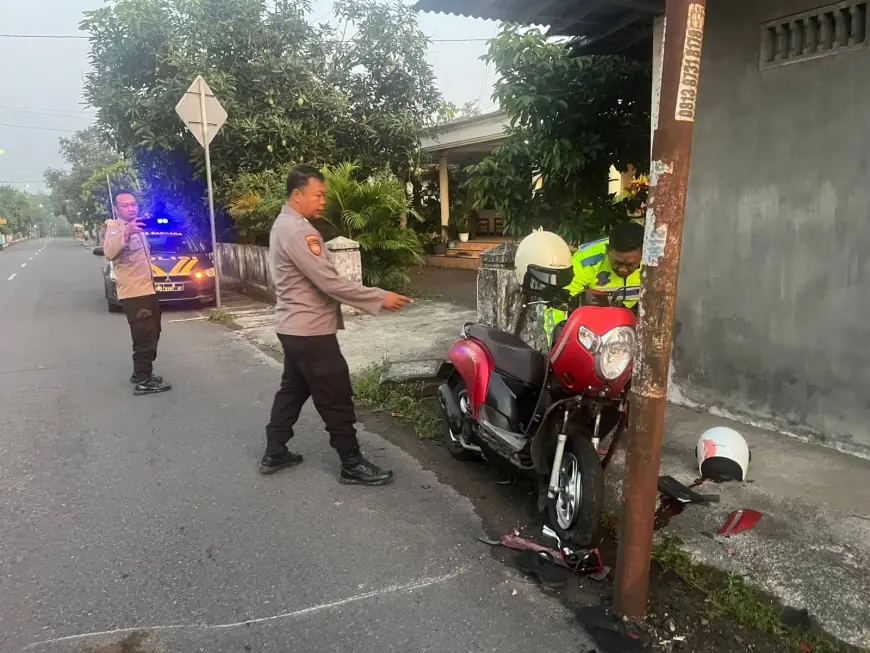 Diduga Ngantuk Saat Berkendara, Pemotor di Blitar Tewas Usai Tabrak Tiang Listrik