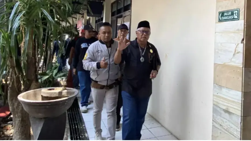 Sajadah Dibakar, Yai Mim Laporkan Dugaan Penistaan Agama ke Polisi