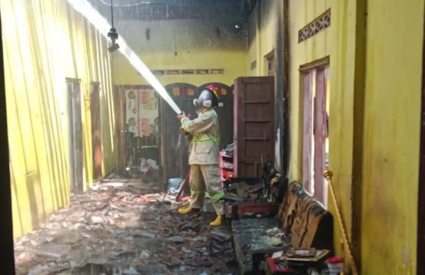 Rumah di Jombang Ludes Dilalap Api, Kerugian Capai Ratusan Juta