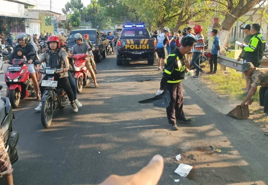 Pemotor Meregang Nyawa Usai Tabrakan Dengan Truk Tronton di Cukir Jombang