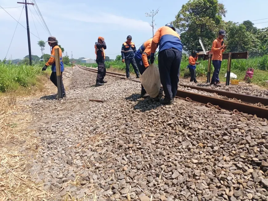KAI Daop 7 Madiun Tutup 10 Perlintasan Sebidang Liar, Salah Satunya di Blitar