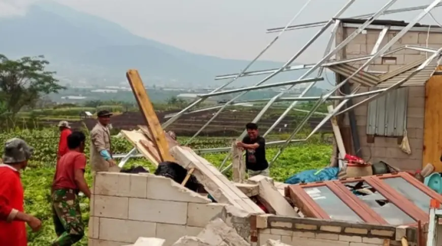 Cuaca Ekstrem di Kota Batu, Empat Rumah di Desa Giripurno Rusak Diterjang Angin Kencang