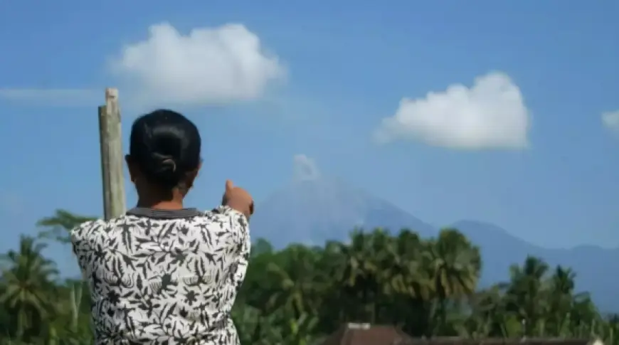 Gunung Semeru Erupsi Lagi, Warga Diminta Siaga Hujan Abu dan Banjir Lahar