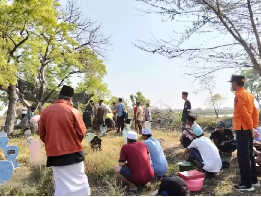 Santri Gresik Korban Tragedi Ponpes Al-Khoziny Dimakamkan di Lamongan
