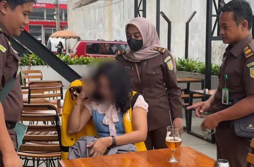 Tak Jalani Hukuman Malah Asyik Nongkrong di Kafe, Perempuan Tulungagung Terpidana Penipuan Dieksekusi Jaksa