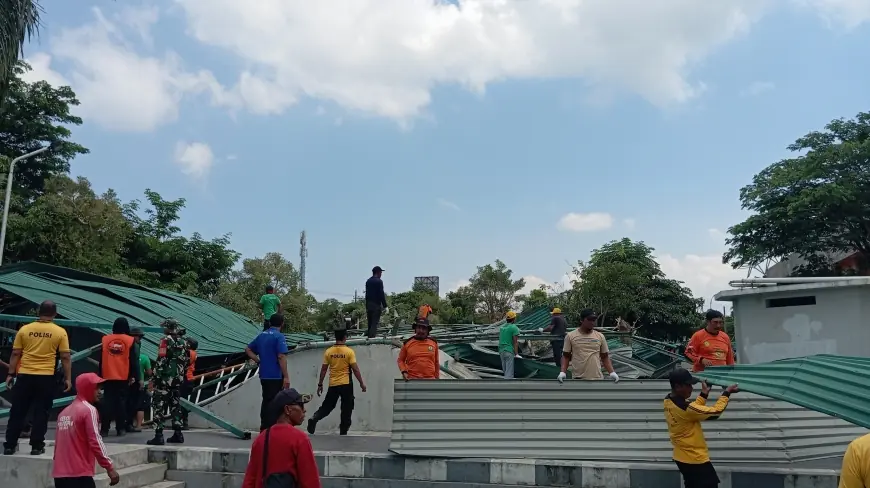 Atap Stadion Gelora Penataran Roboh Diterjang Angin Kencang, Tak Ada Korban Jiwa